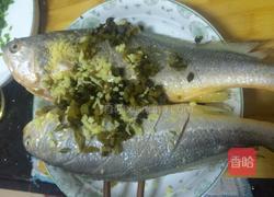 酸菜蒸黄鱼的做法图解3