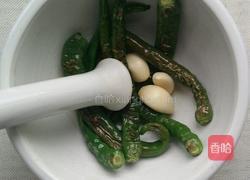 青椒擂皮蛋的做法图解3