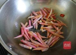 莲藕杆炒辣椒的做法图解3