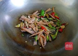 莲藕杆炒辣椒的做法图解4