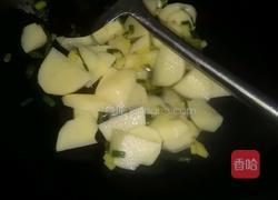 土豆炖豆角的做法图解2