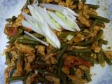 酸豆角炒鸡丝