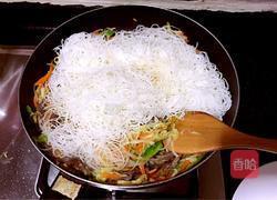 粉丝炒包菜的做法图解4