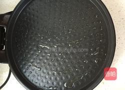 胡萝卜丝蛋饼的做法图解2