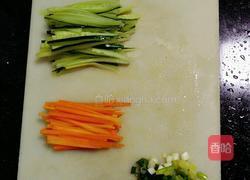 肉酱拌面的做法图解2
