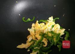 青椒鸡蛋炒饭的做法图解3