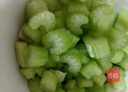芹菜面条的做法图解1