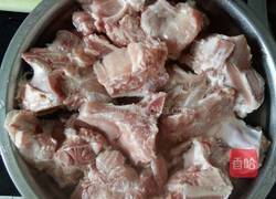 芋头焖排骨的做法图解1