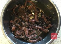 红蘑炒土豆片的做法图解2