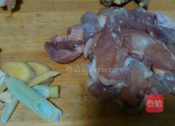 豆角炒鸡肉的做法图解2