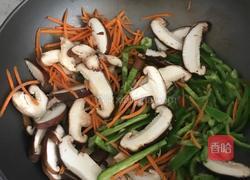 爆炒青椒香菇的做法图解6