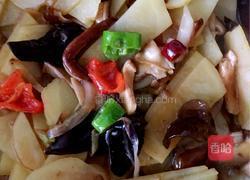 榛蘑炒土豆片的做法图解5