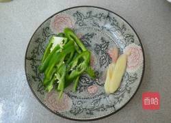 杏鲍菇炒青椒的做法图解3