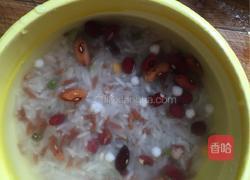 水果粥的做法图解1