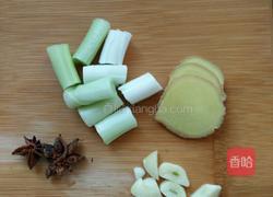 小鸡炖蘑菇的做法图解1