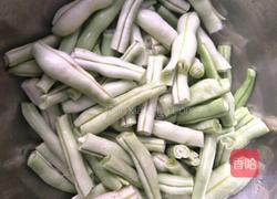 四季豆烧土豆的做法图解2