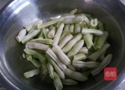 芸豆猪肉炖粉条的做法图解1