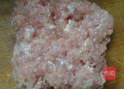 肉沫泡椒炒毛豆的做法图解2