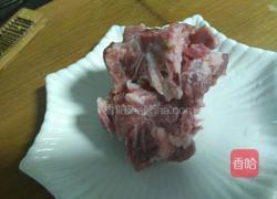 猪骨炖黄花菜的做法图解1