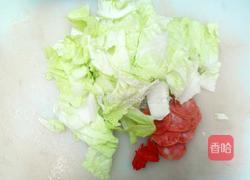 白菜炒香肠的做法图解1