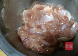 蒜苗炒鸡肉的做法图解3