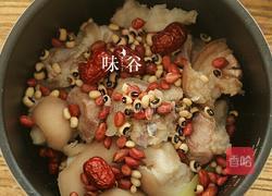 花生猪脚筋汤的做法图解4