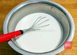 自制瘦肉蛋肠粉的做法图解1