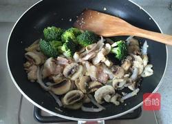 牛奶培根意大利面的做法图解9