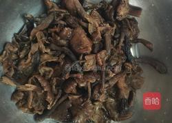 榛蘑杂焖五花肉的做法图解10