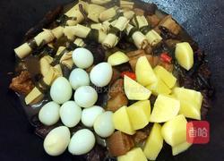 榛蘑杂焖五花肉的做法图解11