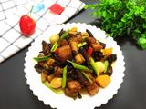 榛蘑杂焖五花肉