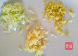 黄瓜皮炒肉的做法图解2