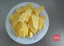 红蘑炒土豆片的做法图解1