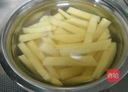 葱烧土豆条的做法图解1