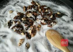 盐焗核桃的做法图解4