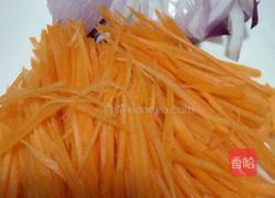 双丝炒洋葱的做法图解2