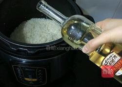 核桃油煮米饭的做法图解1