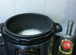 核桃油煮米饭的做法图解2