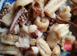 鱿鱼炒肉丝的做法图解1