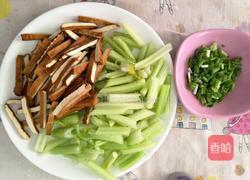 西芹炒香干的做法图解3