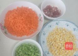 蛋包炒饭(小黄人)的做法图解1