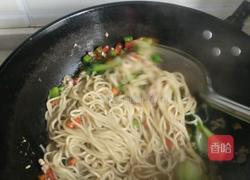 青红椒炒面的做法图解6