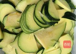双椒炝小瓜的做法图解2