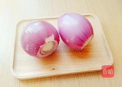 圆葱炒肉的做法图解1