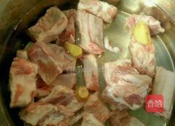 炖排骨的做法图解1