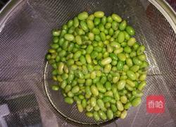 毛豆炒肉末的做法图解1