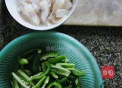 青椒芹菜鱿鱼的做法图解1