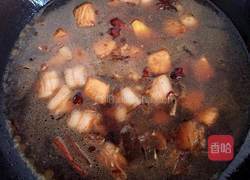 五花肉炖粉条蘑菇的做法图解6