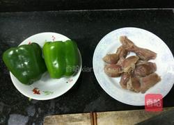 青椒炒鸡胗的做法图解1