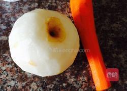 胡萝卜雪梨汁的做法图解1